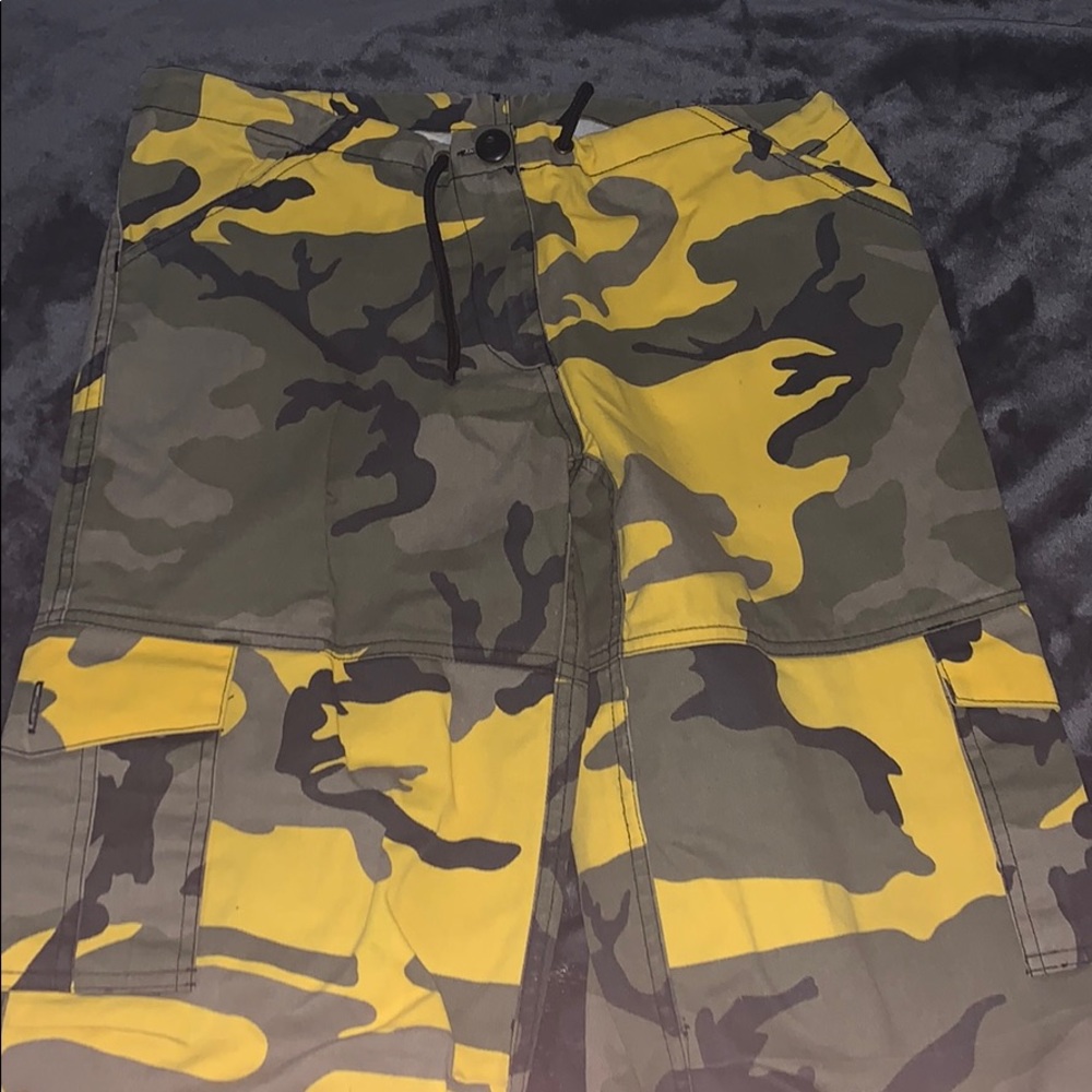Zumiez camo pants size XXS